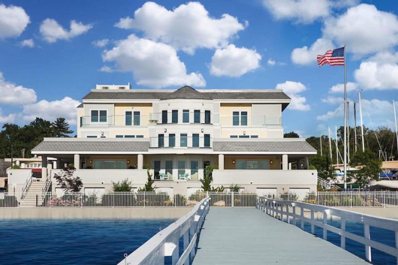 Fathoms Hotel & Marina Port Washington Esterno foto